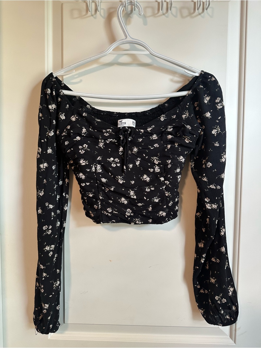 Hollister Black Floral Shirred Square-Neck Long Sleeve Crop Top